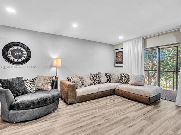 6061 N Falls Cir Dr 407, Lauderhill FL 33319
