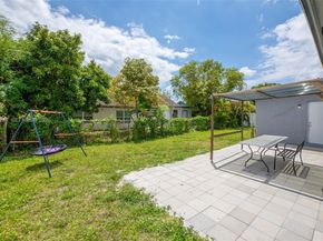 7454 NW 48th Pl, Lauderhill FL 33319
