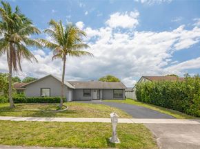 7454 NW 48th Pl, Lauderhill FL 33319