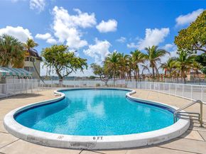 1530 NE 191st St 105, Miami FL 33179