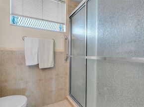 1530 NE 191st St 105, Miami FL 33179