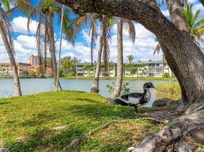 1530 NE 191st St 105, Miami FL 33179