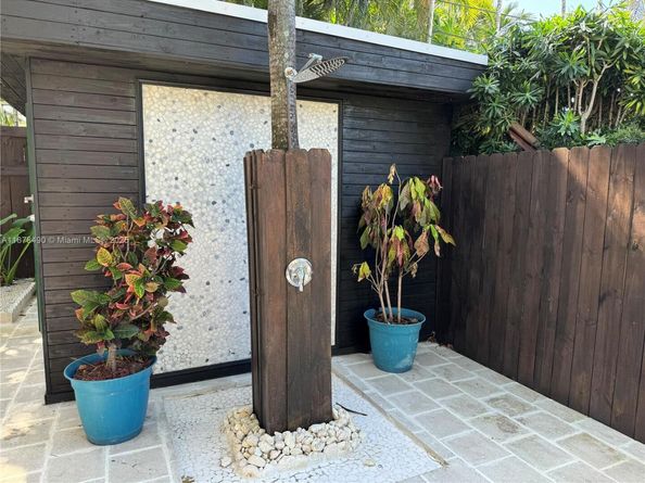 1164 NE 86th St, Miami FL 33138