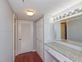 900 NE 195th St 703, Miami FL 33179
