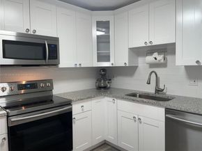 900 NE 195th St 703, Miami FL 33179