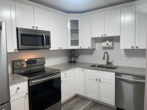 900 NE 195th St 703, Miami FL 33179