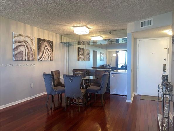 900 NE 195th St 703, Miami FL 33179