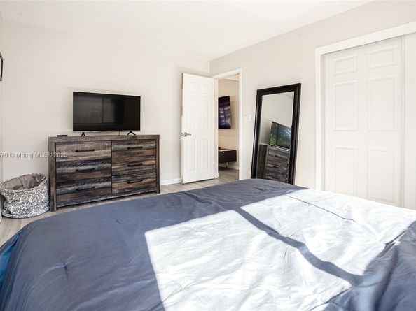5561 SW 2nd Ct, Plantation FL 33317