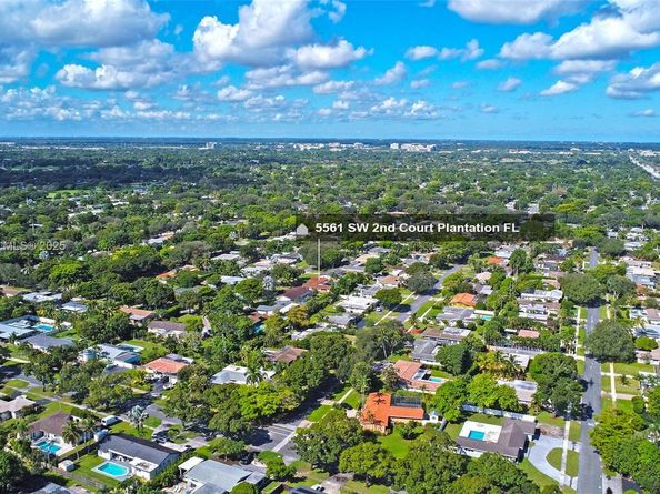 5561 SW 2nd Ct, Plantation FL 33317
