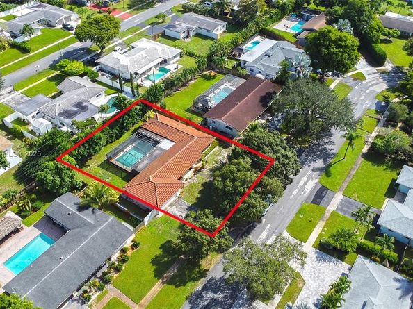 5561 SW 2nd Ct, Plantation FL 33317