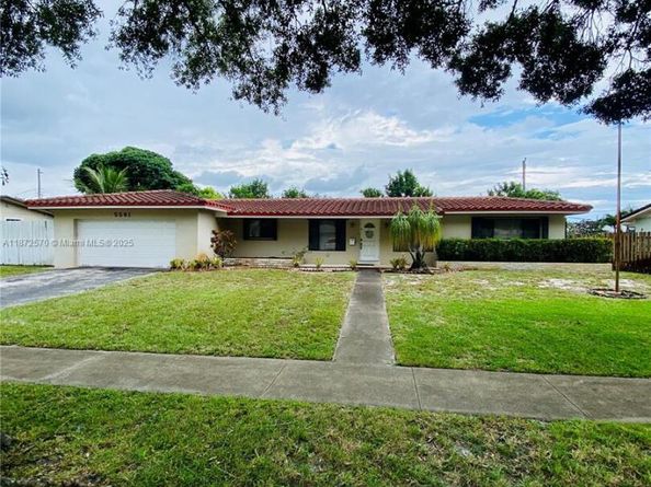 5561 SW 2nd Ct, Plantation FL 33317