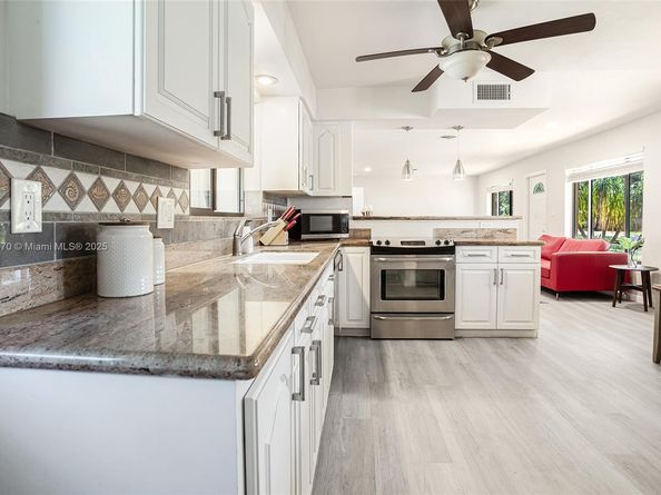 5561 SW 2nd Ct, Plantation FL 33317
