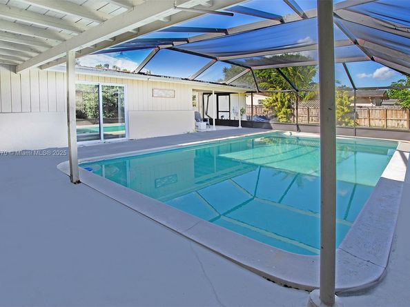 5561 SW 2nd Ct, Plantation FL 33317