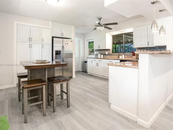 5561 SW 2nd Ct, Plantation FL 33317
