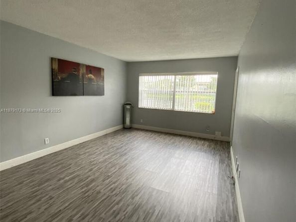 5102 NW 36th St 406, Lauderdale Lakes FL 33319