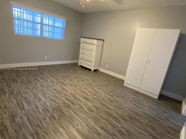 5102 NW 36th St 406, Lauderdale Lakes FL 33319