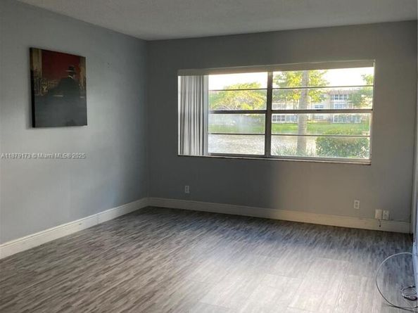 5102 NW 36th St 406, Lauderdale Lakes FL 33319
