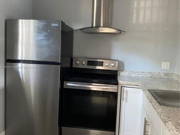 5102 NW 36th St 406, Lauderdale Lakes FL 33319