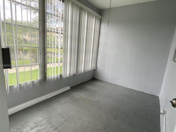 5102 NW 36th St 406, Lauderdale Lakes FL 33319