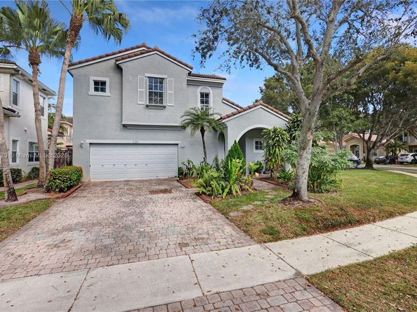 7459 NW 17th Dr, Pembroke Pines FL 33024