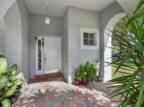 7459 NW 17th Dr, Pembroke Pines FL 33024
