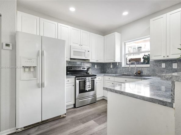 7459 NW 17th Dr, Pembroke Pines FL 33024
