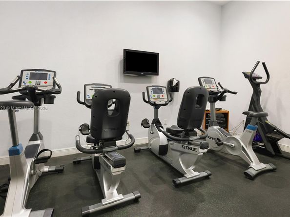 7459 NW 17th Dr, Pembroke Pines FL 33024