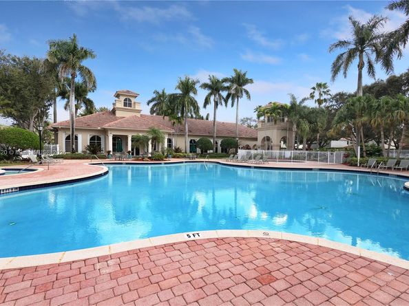 7459 NW 17th Dr, Pembroke Pines FL 33024