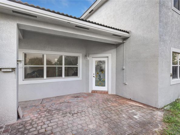 7459 NW 17th Dr, Pembroke Pines FL 33024