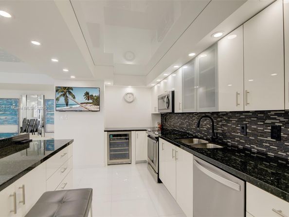 Undisclosed Address #A11878864, Hallandale Beach FL 33009