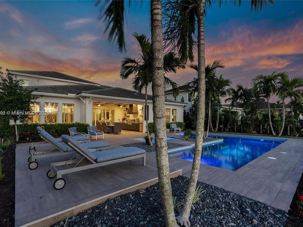 9369 Crestview Cir, Palm Beach Gardens FL 33412