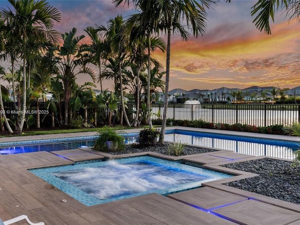 9369 Crestview Cir, Palm Beach Gardens FL 33412