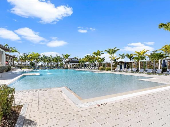 9369 Crestview Cir, Palm Beach Gardens FL 33412