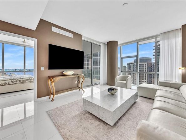 851 NE 1st Ave 3711, Miami FL 33132