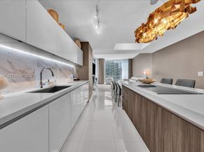 851 NE 1st Ave 3711, Miami FL 33132