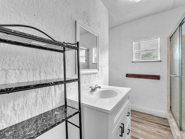 1932 Dewey St, Hollywood FL 33020