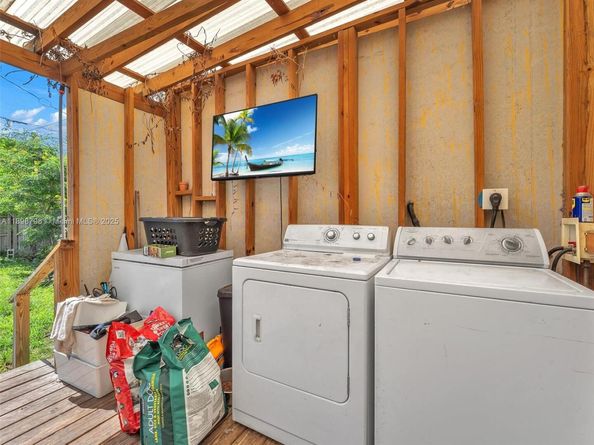 1932 Dewey St, Hollywood FL 33020