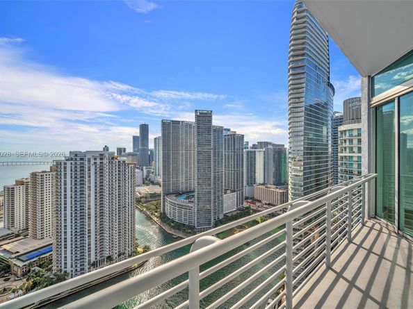 325 S Biscayne Blvd LPH 17, Miami FL 33131