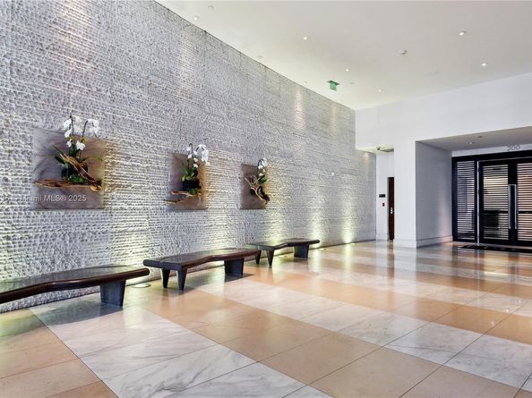 200 Biscayne Boulevard Way 4912, Miami FL 33131