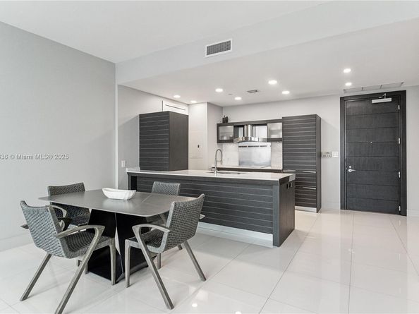 200 Biscayne Boulevard Way 4912, Miami FL 33131