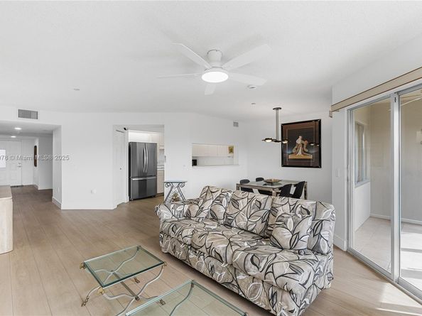 12550 SW 15th St 411E, Pembroke Pines FL 33027