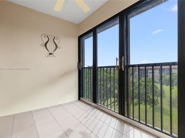 12550 SW 15th St 411E, Pembroke Pines FL 33027