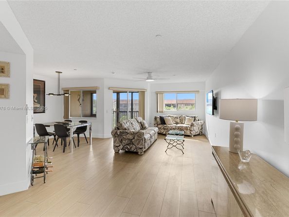 12550 SW 15th St 411E, Pembroke Pines FL 33027