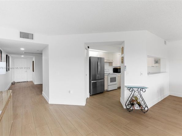 12550 SW 15th St 411E, Pembroke Pines FL 33027