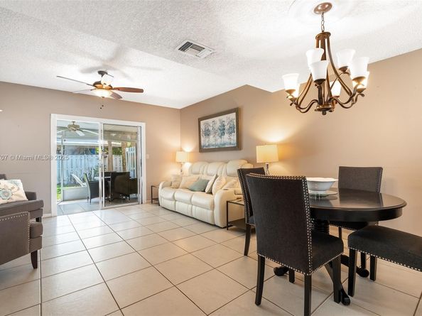 2683 NE 15th St, Pompano Beach FL 33062