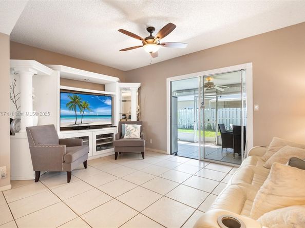 2683 NE 15th St, Pompano Beach FL 33062