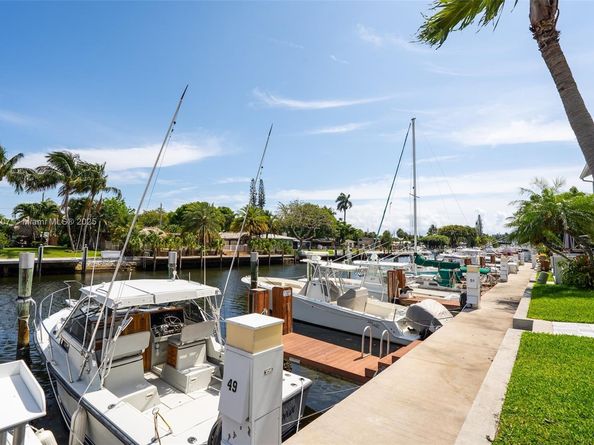 2683 NE 15th St, Pompano Beach FL 33062