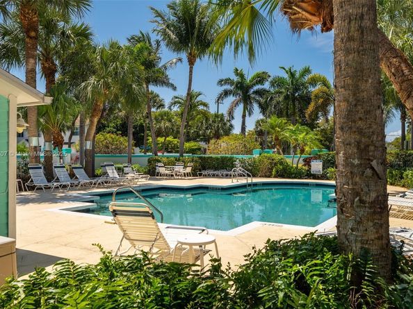 2683 NE 15th St, Pompano Beach FL 33062