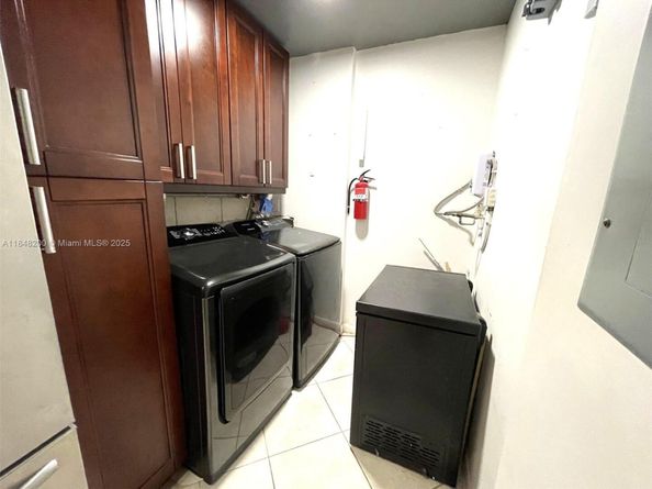 2754 N Nob Hill Rd, Sunrise FL 33322