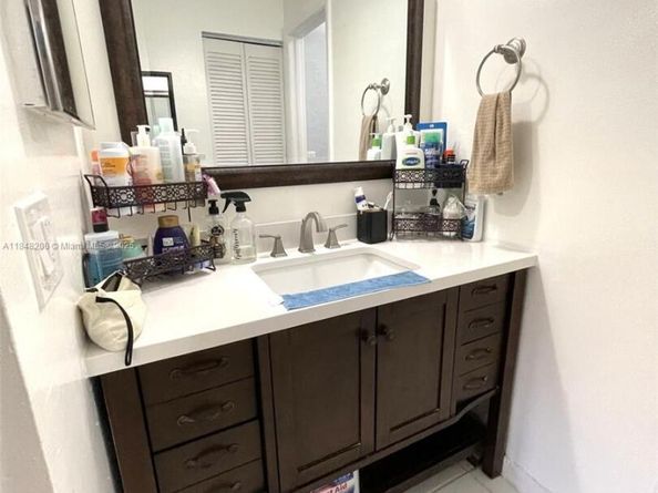 2754 N Nob Hill Rd, Sunrise FL 33322